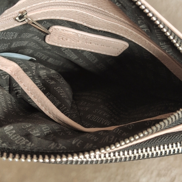 NEW Steve Madden BGlamm Blush Logo Crossbody Bag with Tassel - Picture 8 of 13